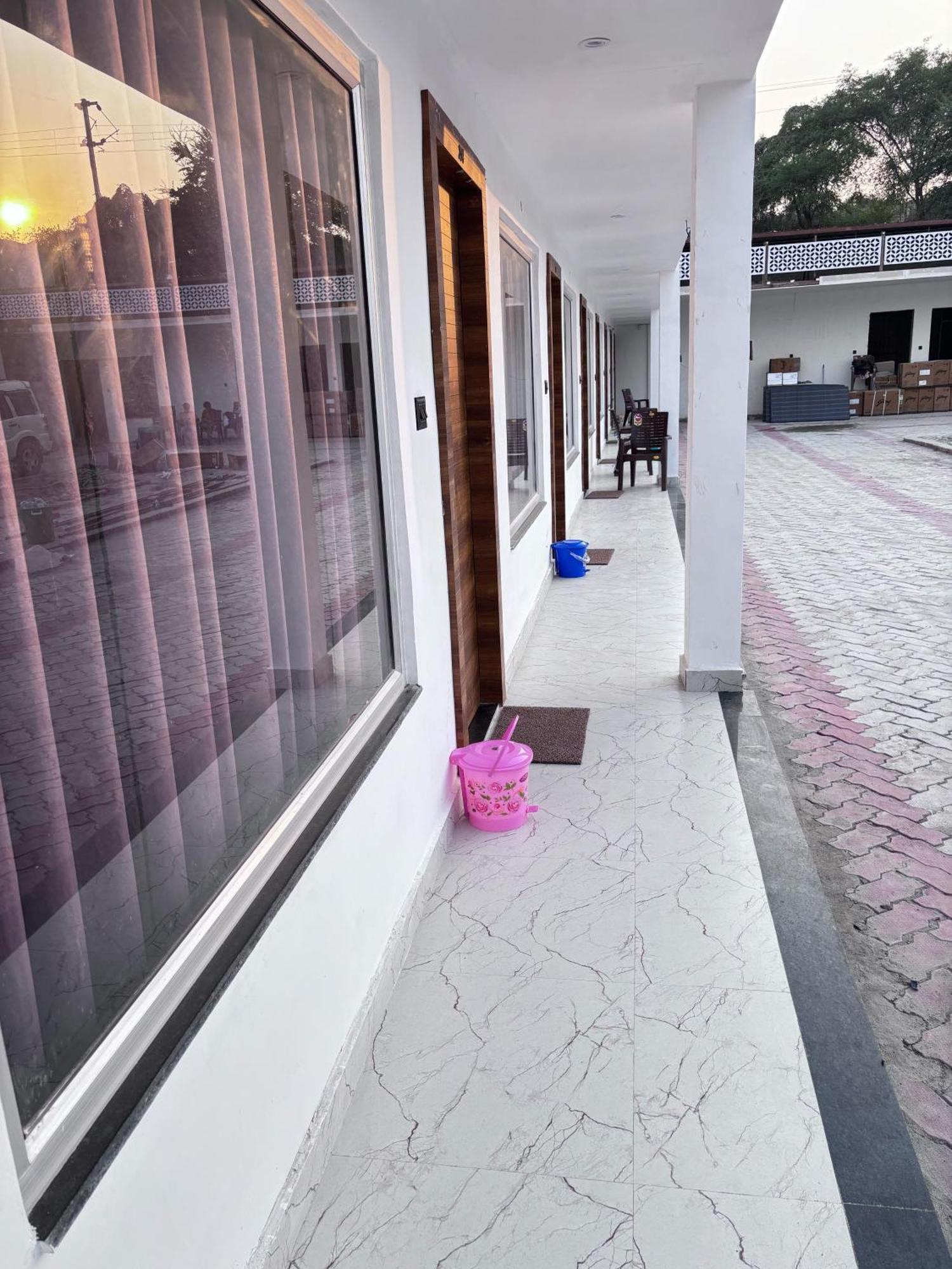 Hotel Omkar Palace Ayodhya Exterior foto
